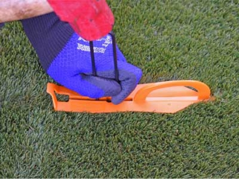 ビスをインパクトドライバーで打ち込んだら、次のピンを打つ位置へ進めます。