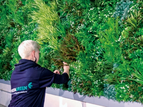 全体的にボリュームが出るように葉を整えて完成です。