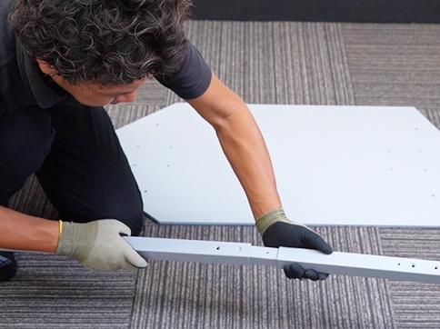 フレームを組み立てます。